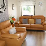 City Centre Town House With Riverside Views And Free Parking 1Bak