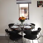 City Centre Town House With Riverside Views And Free Parking 1Bak