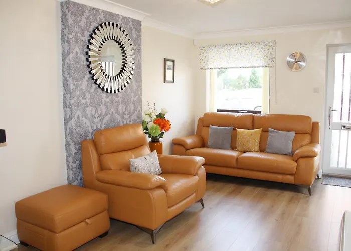 City Centre Town House With Riverside Views And Free Parking 1Bak