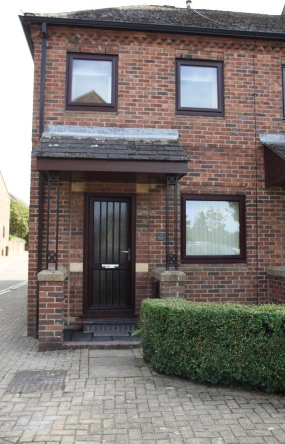 Holiday home Centre Town House With Riverside Views And Free Parking 1bak