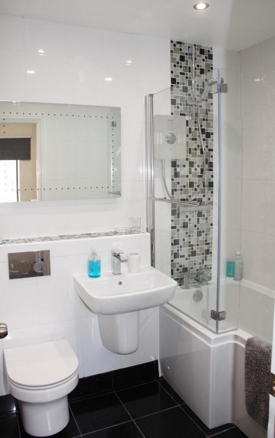 Centre Town House With Riverside Views And Free Parking 1bak * York